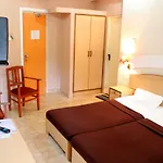 Amigo Plaza