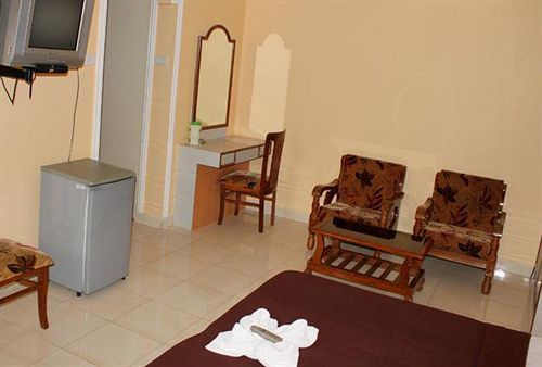 Amigo Plaza Hotel 2*