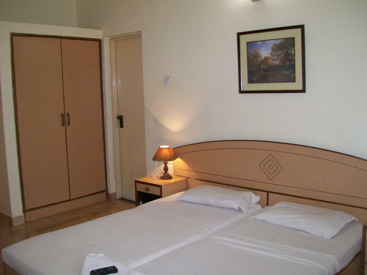 Amigo Plaza Hotel